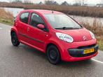 Citroën C1 1.0 5-DRS 2006 Rood, Auto's, Voorwielaandrijving, Elektrische ramen, 4 stoelen, C1