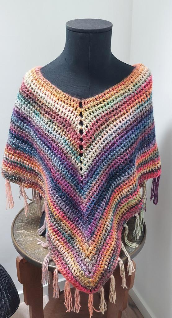 Comfortabele poncho meerkleurig handgemaakt gehaakt, Kleding | Dames, Overige Dameskleding, Nieuw, Ophalen of Verzenden