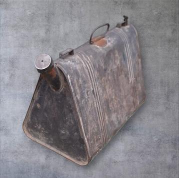 Zeldzame Duitse draagbare benzine brandstoftank, jerrycan. beschikbaar voor biedingen