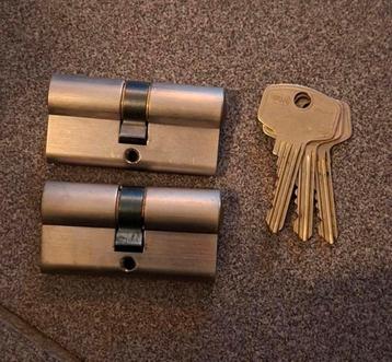 Diverse (sets) cilinders. Zie foto's en omschrijving beschikbaar voor biedingen