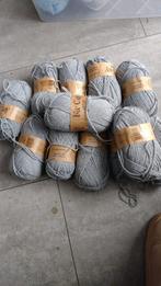 12 bollen grijs pen 4, Hobby en Vrije tijd, Breien en Haken, Ophalen of Verzenden, Zo goed als nieuw, Breien of Haken, Wol of Garen