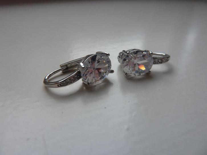 Crystal Earrings with Crystal Accents, Sieraden, Tassen en Uiterlijk, Oorbellen, Nieuw, Overige materialen, Zilver, Ophalen