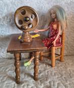 Barbie aan naaimachine tafel, Ophalen of Verzenden, Gebruikt, Barbie
