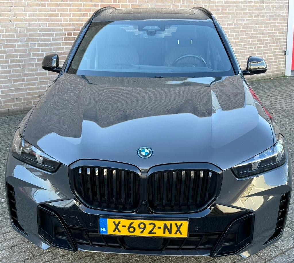 BMW X5 Xdrive50e 489pk Dravitgrau M-sport pro Pano NL-auto, Auto's, BMW, 2395 kg, 489 pk, Vierwielaandrijving, Dealer onderhouden