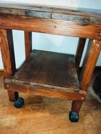 Leuk brocante houten bijzettafeltje
Op wielen. MOET WEG, Gebruikt, ., Ophalen of Verzenden, .