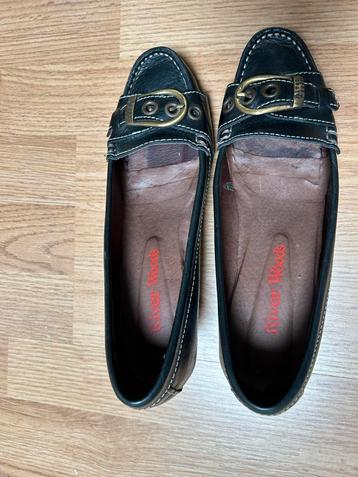 Schoenen beschikbaar voor biedingen