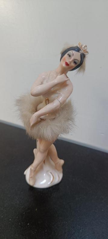 beeldje ballerina beschikbaar voor biedingen