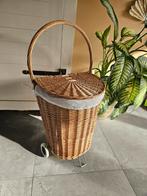 IKEA TOLKNING wasmand
op wielen, Ophalen, Zo goed als nieuw, Wit