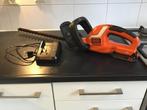 Te koop Heggenschaar incl.accu en oplader, Ophalen, Zo goed als nieuw, Accu, Black & Decker
