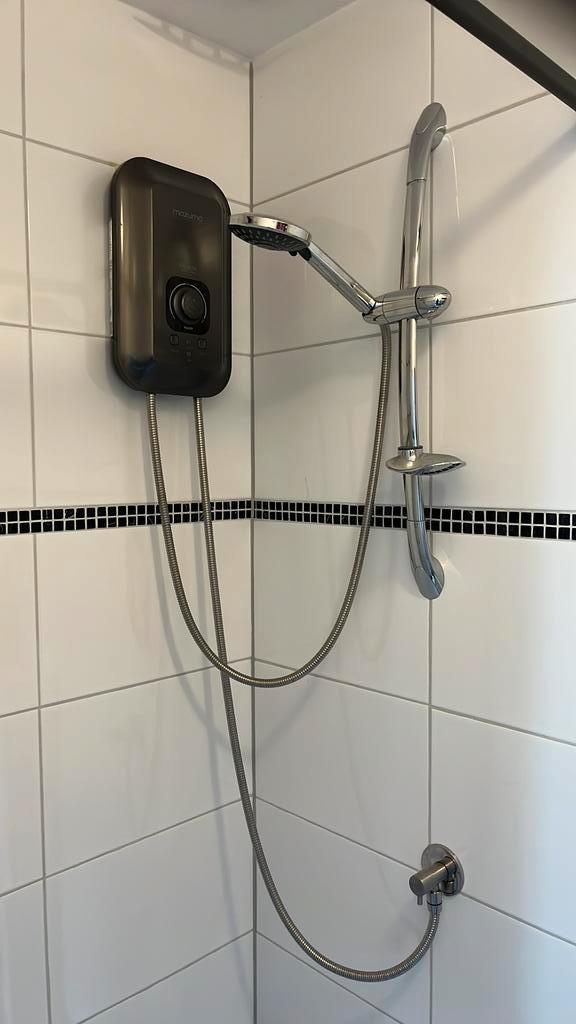 Nwe electr Warm water doorstroom Boiler douche en of keuken, Doe-het-zelf en Verbouw, Geisers en Boilers, Nieuw, Boiler, Minder dan 3 jaar oud
