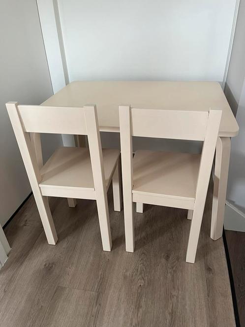 Kindertafel met 2 stoelen, Kinderen en Baby's, Kinderkamer | Tafels en Stoelen, Zo goed als nieuw, Tafel(s) en Stoel(en), Ophalen