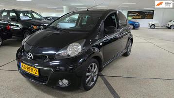 Toyota Aygo 1.0-12V Dynamic Navigator AUTOMAAT! NIEUWE APK!  beschikbaar voor biedingen