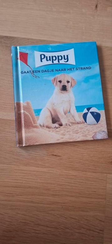 Kinderboek: Puppy gaat naar het strand beschikbaar voor biedingen