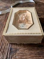 Antiek Knipwerk in delsel doos, Antiek en Kunst, Ophalen of Verzenden