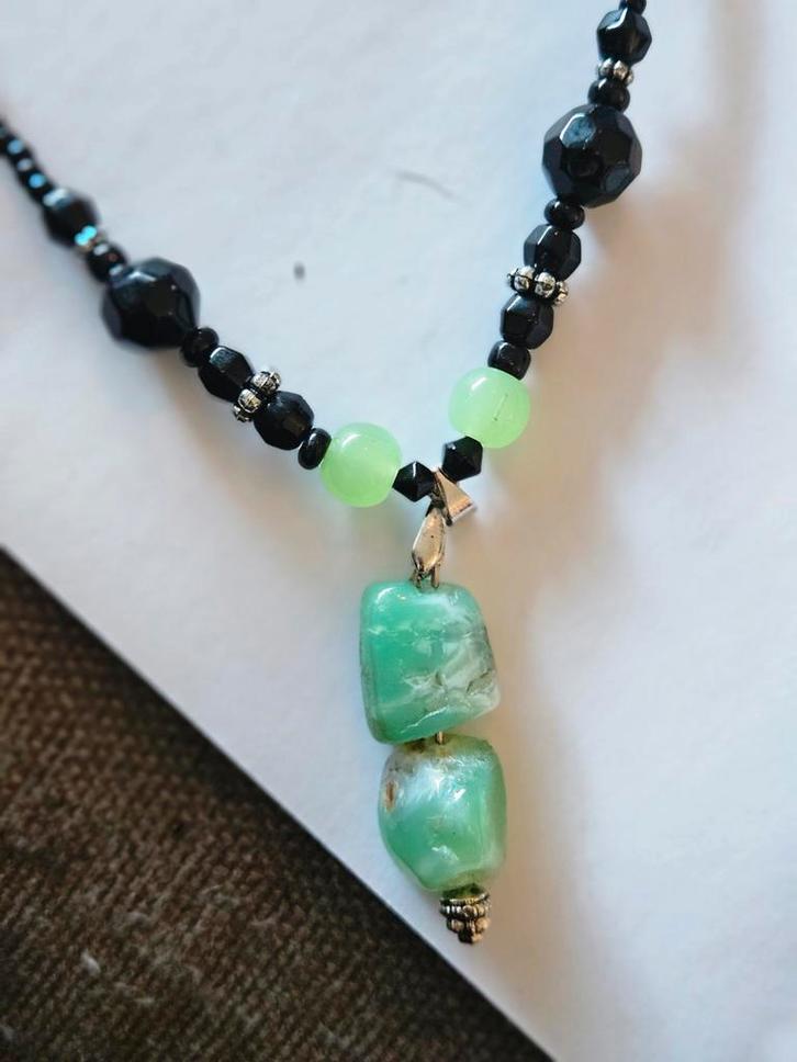 Chrysopraas ketting met glaskralen, Sieraden, Tassen en Uiterlijk, Kettingen, Zo goed als nieuw, Steen of Mineraal, Groen, Met edelsteen
