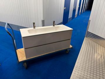 Nieuw Villeroy boch badmeubel wastafel set + kranen beschikbaar voor biedingen