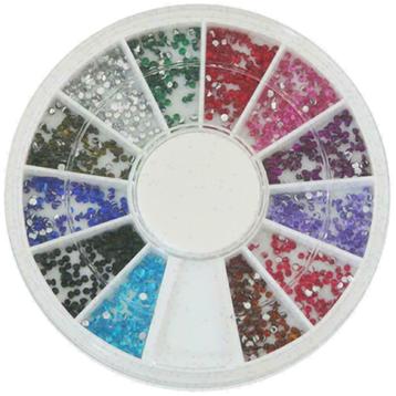 Nail art strass steentjes in een carrousel. beschikbaar voor biedingen