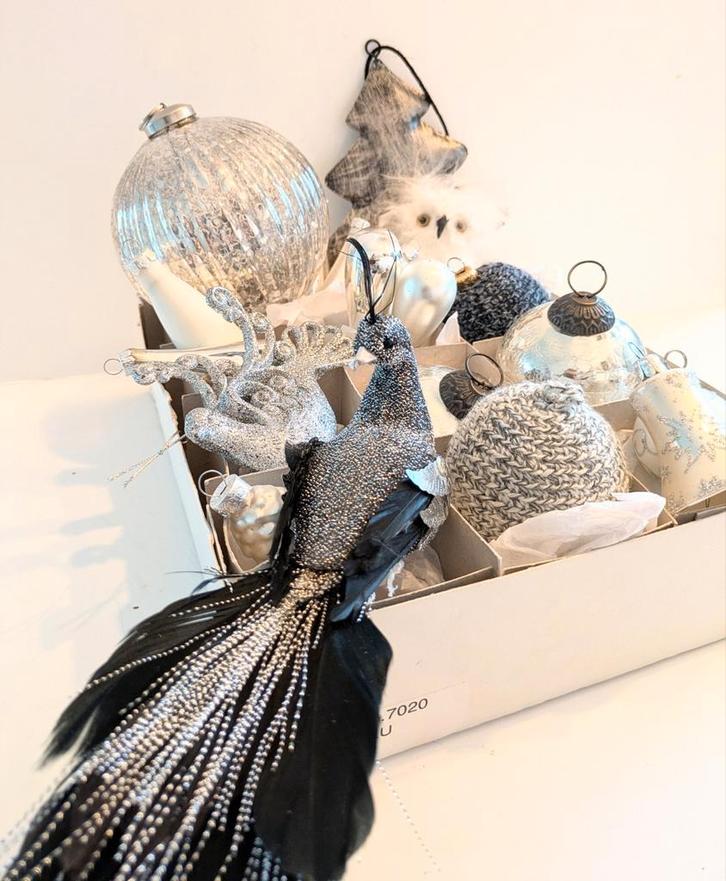 Verzameling boomversieringen/ kerstballen - Zilver, wit, enz, Diversen, Kerst, Ophalen of Verzenden