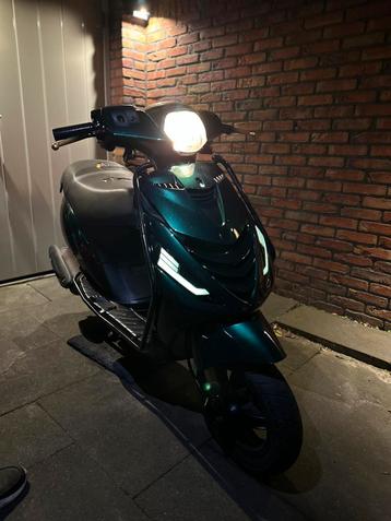 Piaggio Zip 50cc 4t blauw kenteken NIEUW STAAT!! beschikbaar voor biedingen