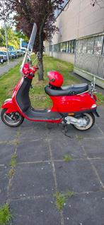 Vespa 50 cc 4 tak kleur rood, Ophalen, Zo goed als nieuw, Benzine, 50 cc