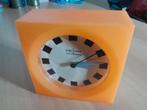 Karlsson Retro Oranje Klok ( zgan ), Huis en Inrichting, Woonaccessoires | Klokken, Ophalen, Zo goed als nieuw, Analoog, Wekker of Tafelklok