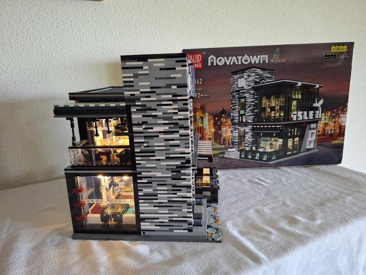 MOULD KING 16042  - Pub en Restaurant Novatown, Kinderen en Baby's, Speelgoed | Duplo en Lego, Zo goed als nieuw, Lego, Complete set