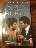 spel der rijken van john lucas meeslepend drama, Ophalen of Verzenden, Drama, Zo goed als nieuw, John lucas