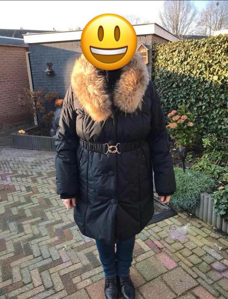 Zwarte winterjas met echte Bontkraag, Kleding | Dames, Jassen | Winter, Zo goed als nieuw, Maat 46/48 (XL) of groter, Zwart, Ophalen