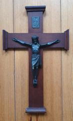 Crucifix kruisbeeld hout en brons, Verzamelen, Religie, Ophalen of Verzenden, Zo goed als nieuw, Beeld(je)