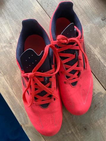 Voetbalschoenen mt 36,5 beschikbaar voor biedingen