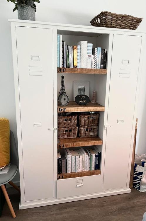Industriële boekenkast metaal + mangohout, Huis en Inrichting, Kasten | Lockerkasten, Zo goed als nieuw, Ophalen