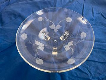 Kristal schaal beschikbaar voor biedingen