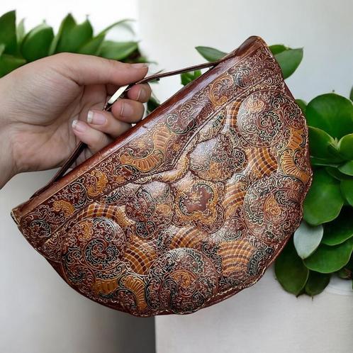 Vintage Clutch Universele Maat Bruin Schelp Leer, Sieraden, Tassen en Uiterlijk, Tassen | Damestassen, Gebruikt, Avondtasje, Bruin