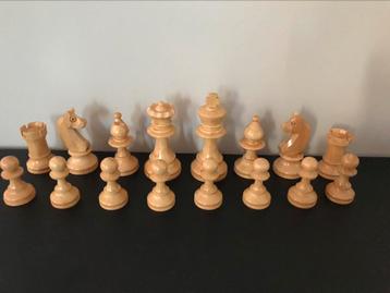 Houten schaakspel beschikbaar voor biedingen