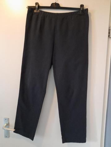Damesbroek maat 42/44 lang 94 cm, middel 108 cm kleur grijs beschikbaar voor biedingen