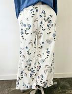 Witte wijde broek met bloemenprint,
Maat 36-38, Ophalen of Verzenden, Nieuw, Wit