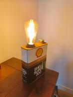 Unieke vintage Shell olieblik lamp – industriële eyecatcher., Huis en Inrichting, Lampen | Tafellampen, Ophalen of Verzenden, Zo goed als nieuw