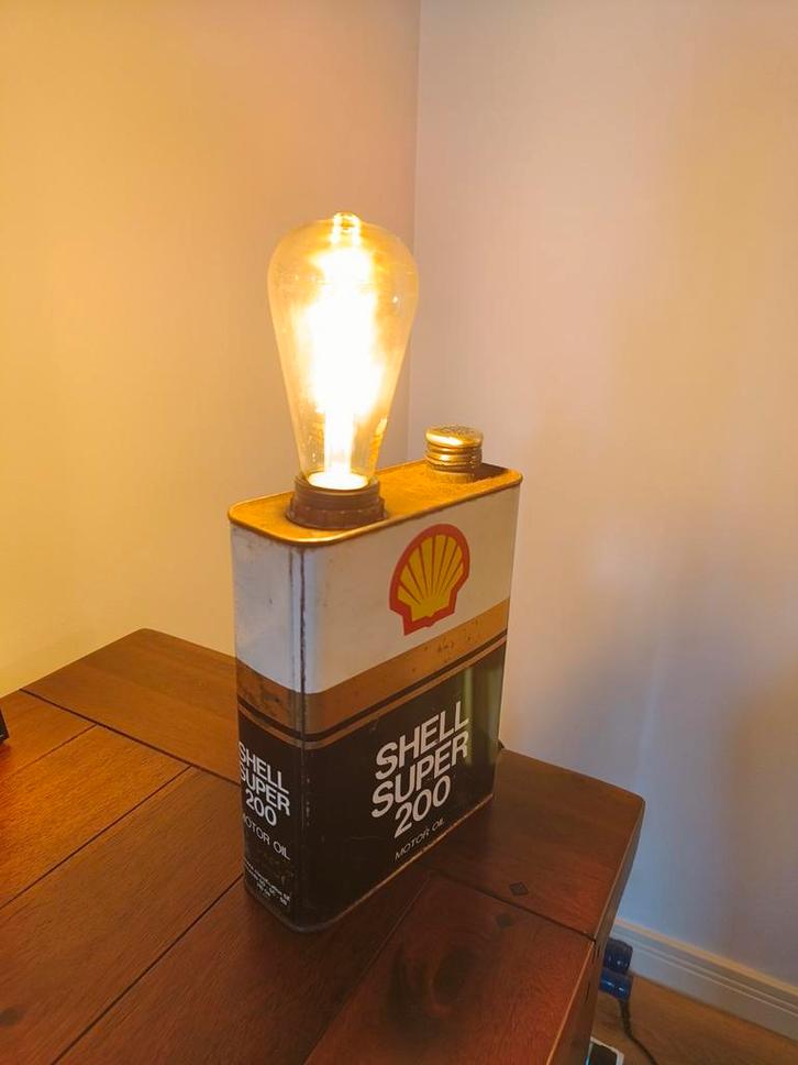 Unieke vintage Shell olieblik lamp – industriële eyecatcher., Huis en Inrichting, Lampen | Tafellampen, Zo goed als nieuw, Minder dan 50 cm