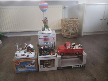 4  kersthuisjes kerstdorp kerstdecoratie beschikbaar voor biedingen