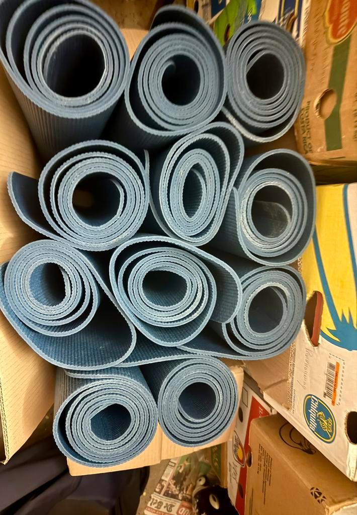 Yogamatten meditatiekussens en yogaboeken, Sport en Fitness, Yoga en Pilates, Zo goed als nieuw, Yogamat, Ophalen of Verzenden