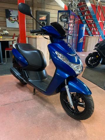 Gebro scooters: Peugeot kisbee 25KM SNOR BJ2019 blauw beschikbaar voor biedingen