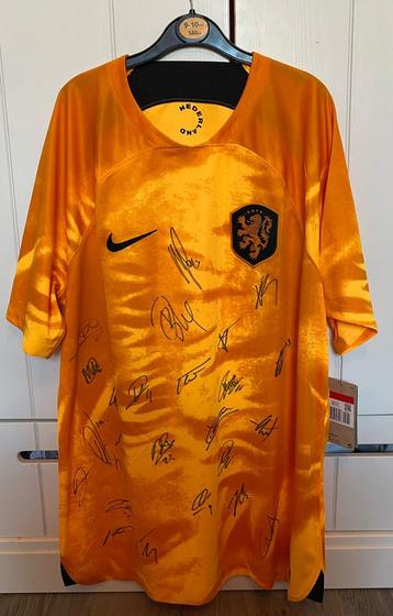 Gesigneerd Nederlands elftal shirt 2022-2024 beschikbaar voor biedingen