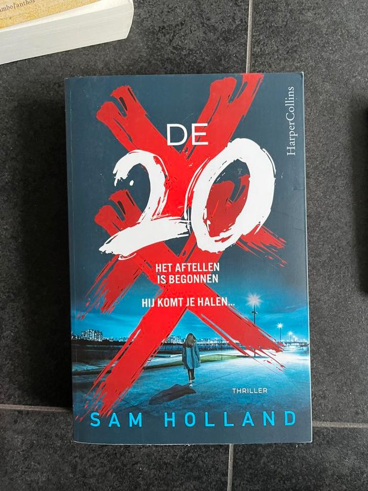 Sam Holland - De 20 (2023), Boeken, Thrillers, Zo goed als nieuw, Ophalen of Verzenden