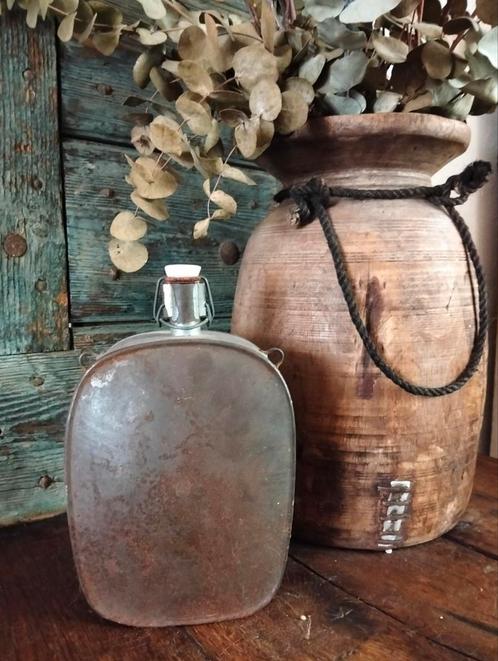 Oude brocante veldfles ijzer, Huis en Inrichting, Woonaccessoires | Overige, Zo goed als nieuw, Ophalen of Verzenden
