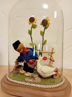 glazen stolp  met jongen en gans van wax, Huis en Inrichting, Ophalen of Verzenden, Zo goed als nieuw