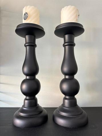 Riverdale zwarte Kandelaars Set met Kaarsen beschikbaar voor biedingen