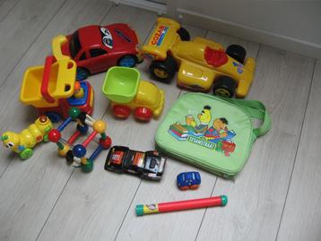 10 x nieuwe verschillende speelgoed autos  samen €15.00 beschikbaar voor biedingen
