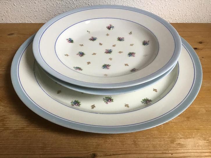 4 x Nardon Lafarge Limoges porselein, blauwe bloempjes, Huis en Inrichting, Keuken | Servies, Zo goed als nieuw, Bord(en), Overige stijlen