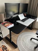 Zwart in hoogte verstelbaar bureau, Huis en Inrichting, Bureaus, Ophalen, In hoogte verstelbaar, Gebruikt, Bureau