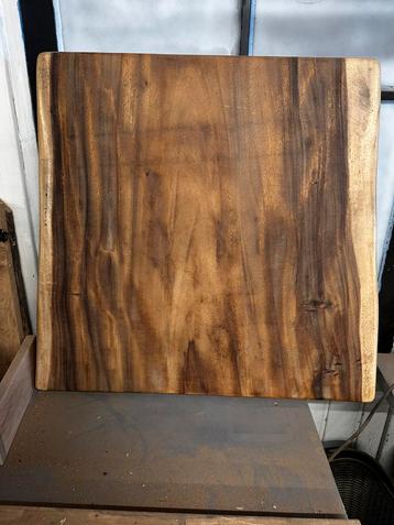 Suar bladen 700x700x50mm beschikbaar voor biedingen
